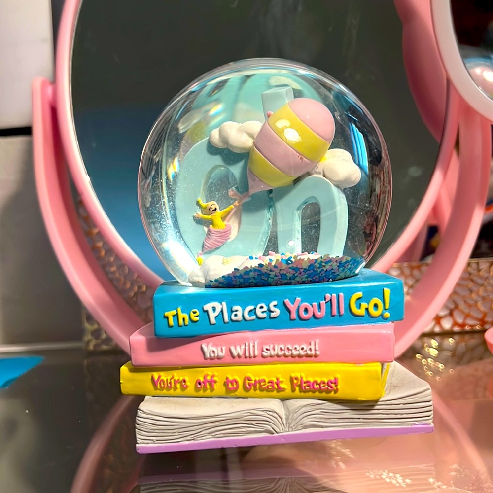 Dr. Seuss Oh, the places you’ll go! Musical water snow globe.